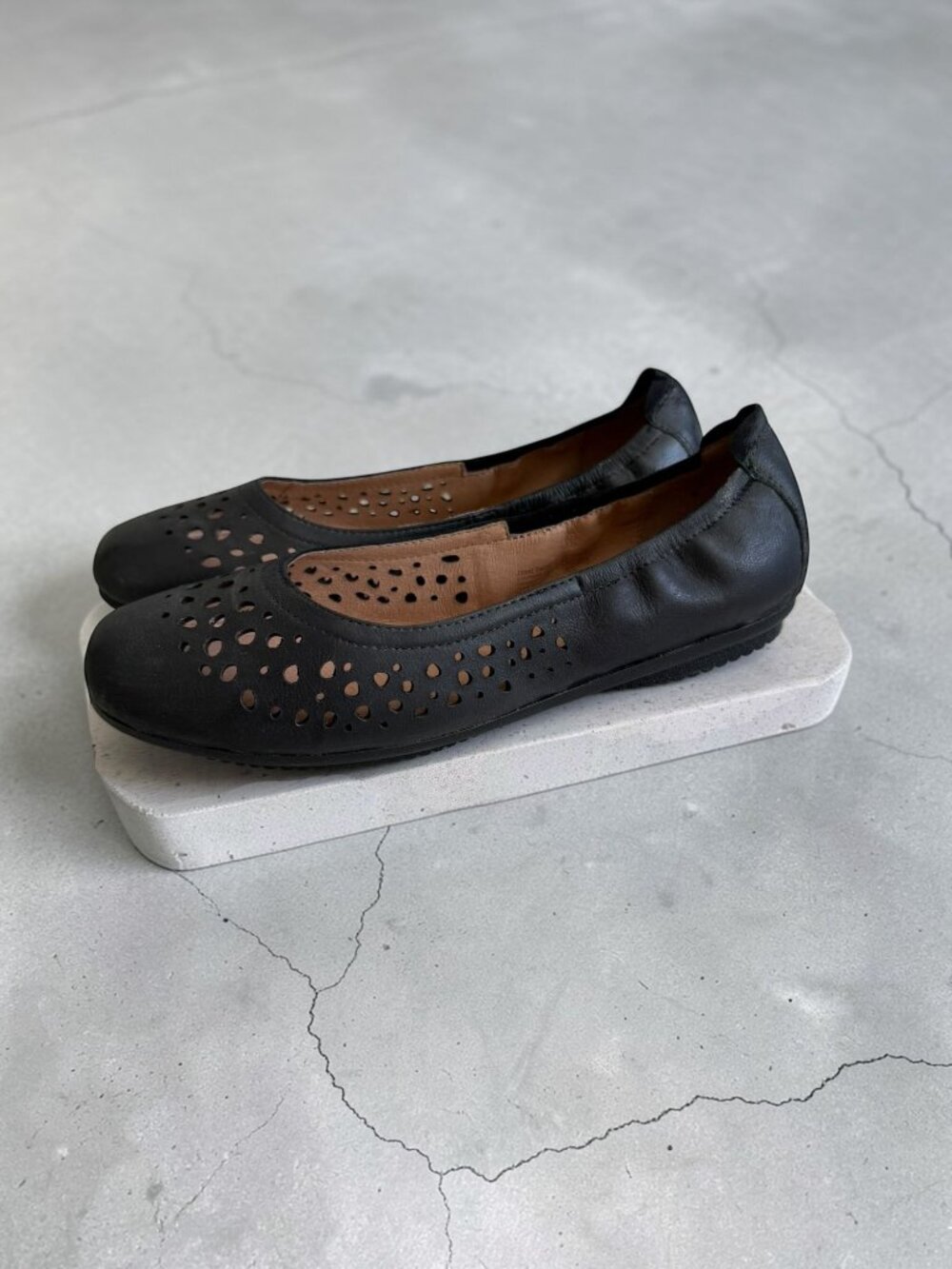 JOSEF SEIBEL Black perforated Ballet Flats Size 37 / US 7